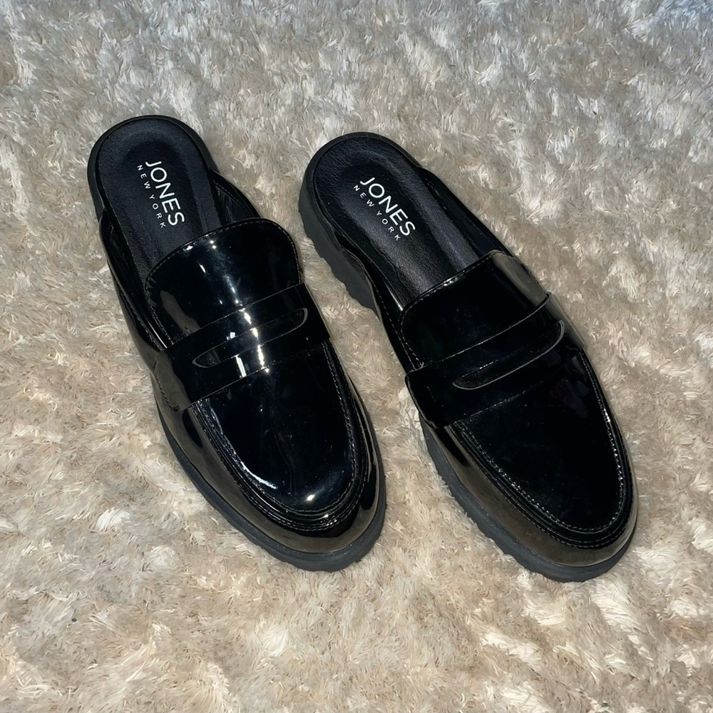 NWOB JONES NEW YORK - Prizely Patent Mule Flats Loafers